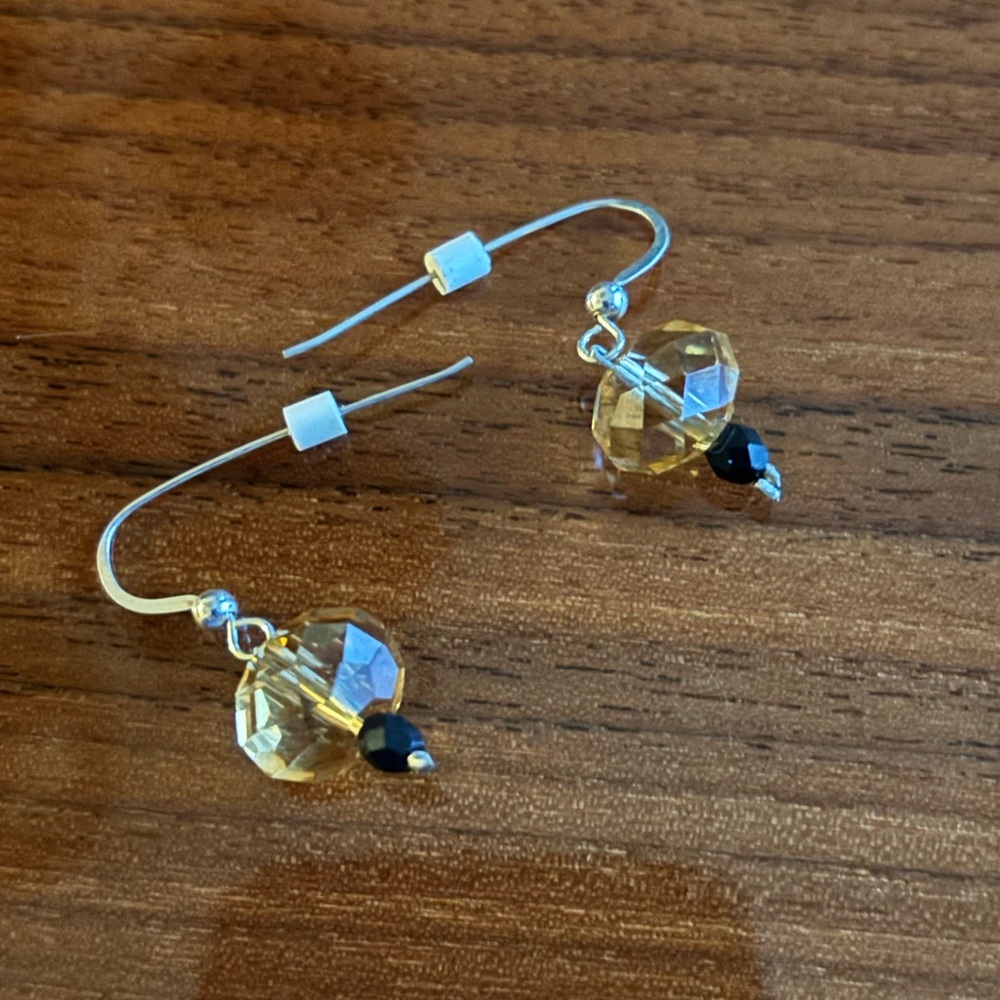 Pale yellow & black beads on this short drop earings